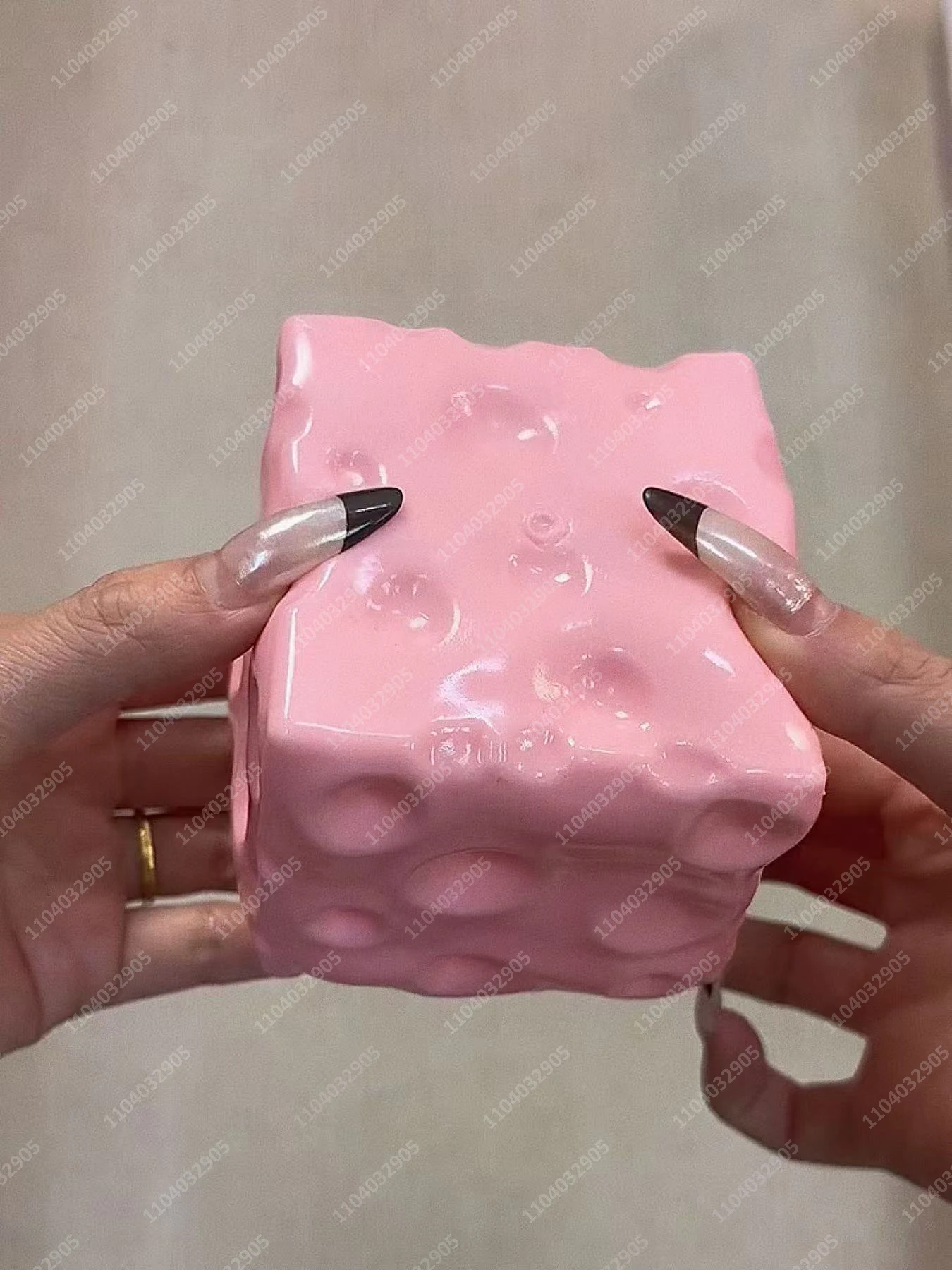 ジャンボチーズキューブストレスボール ビッグチーズ型押し可能 - Fidget Cube Original のレビューと価格