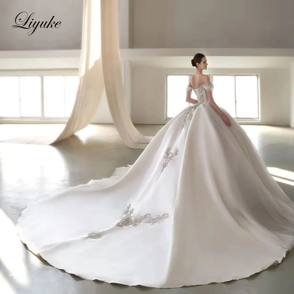 

Liyuke Custom Made Luxury Beaded Appliques Lace Boat Neck Ball Gown Wedding Dresses Off The Shoulder Princess Bridal Gowns