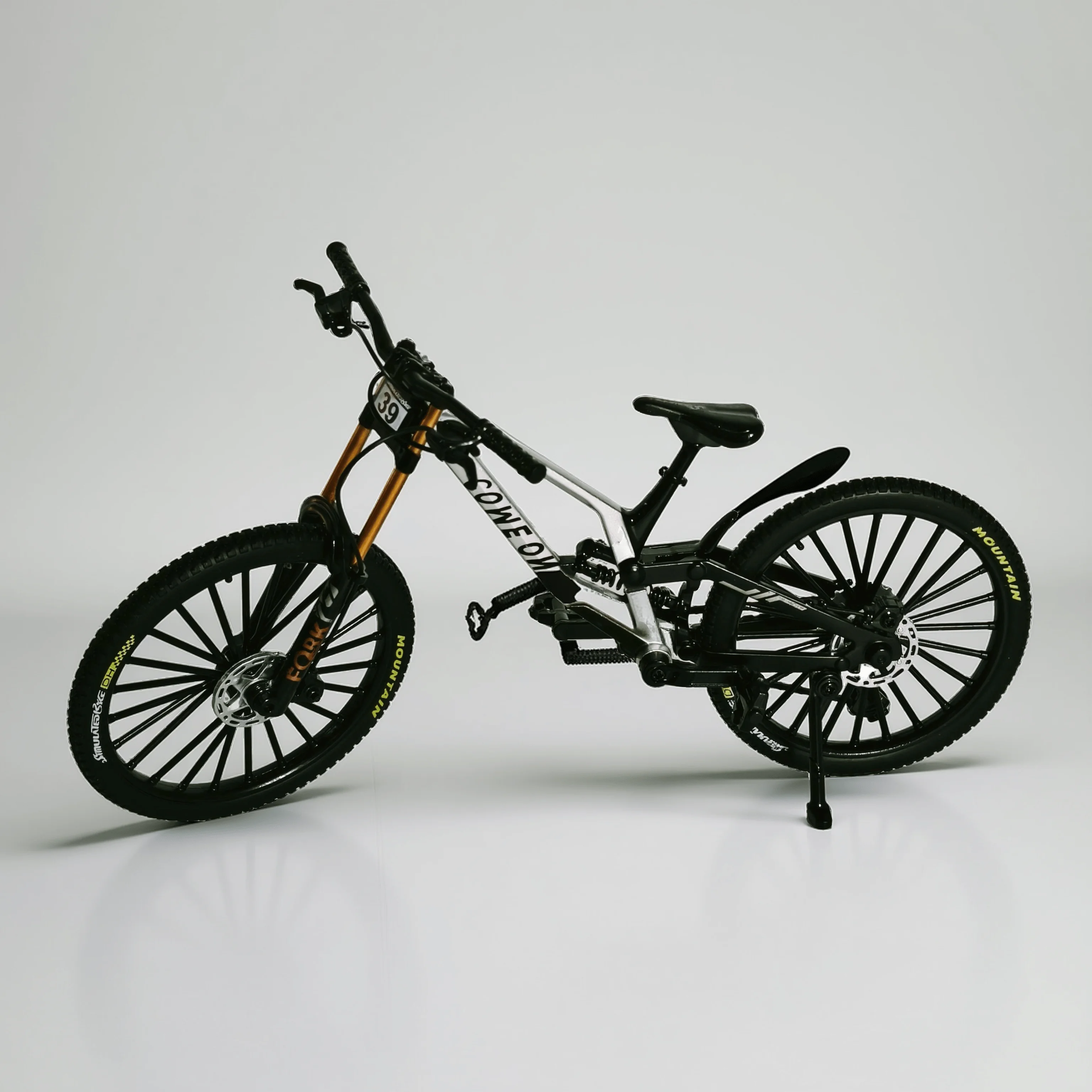 1:8 Scale All-Terrain Mountain Bicycle Model
