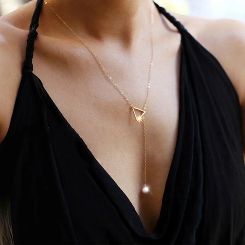 collares de moda 2022 mujer collares para mujer gargantilla mujer collar de perlas Elegante collar con colgante de moda para mujer, colgante de perlas ajustable de triángulo hueco Simple, collar exquisito para mujer