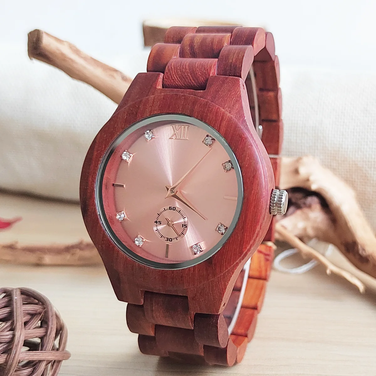 Red Sandalwood Watch Retro Wooden Woman's Fashionable Luxury Quartz Wrist Watches Clock for Valentine's Day Gift for Girlfriend