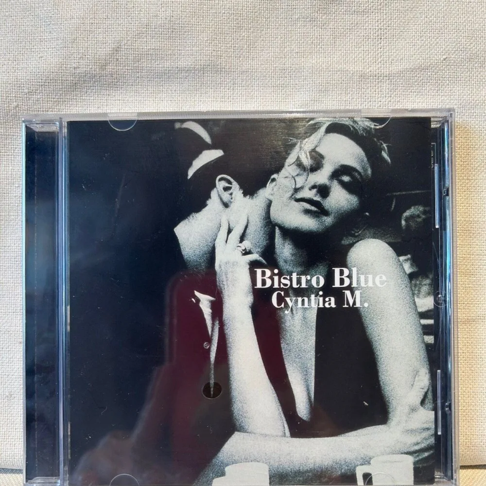 

Cyntia M. Bistro Blue Super Charming French Jazz Paris Chanson Lazy Warm Female Vocal Audiophile Music CD Album