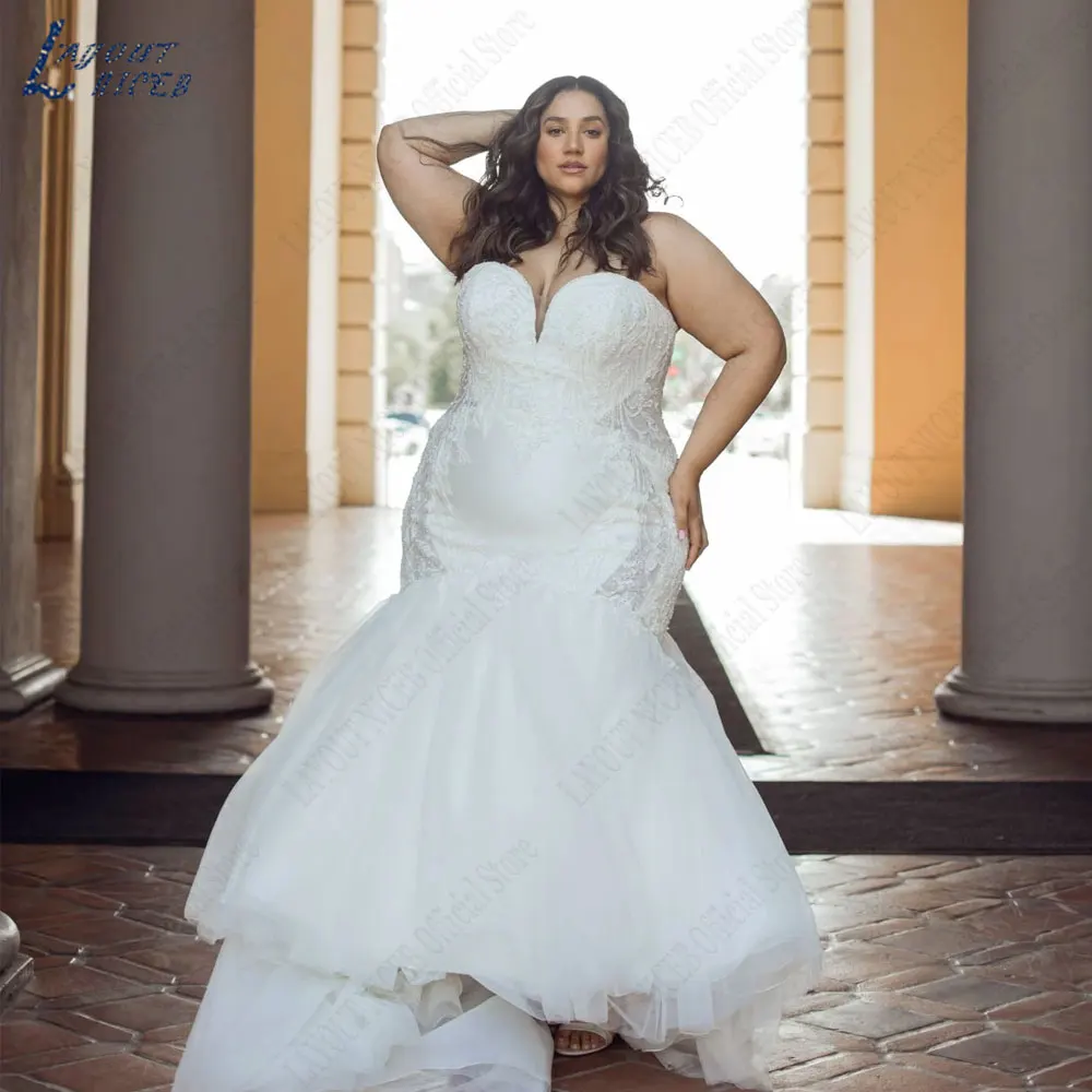 LAYOUT NICEB Strapless Plus Size Sereia Vestido de casamento Sexy Sem Mangas Backless Noiva Vestidos Botões Tulle vestido de noiva 2024LAYOUT NICEB Strapless Plus Size Sereia Vestido de casamento Sexy Sem Mangas Backle