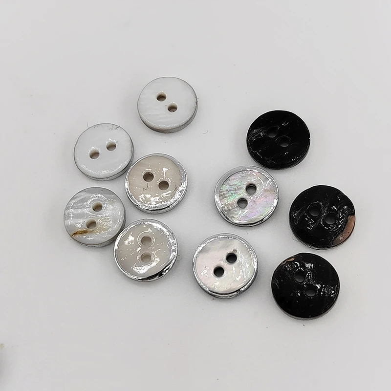 10.5/11.5 مللي متر جودة عالية أبيض أسود قذيفة الطبيعية 2 ثقوب أزرار خياطة من الملابس بالجملة موضة ديكور الفضة الخياطة DIY بها بنفسك