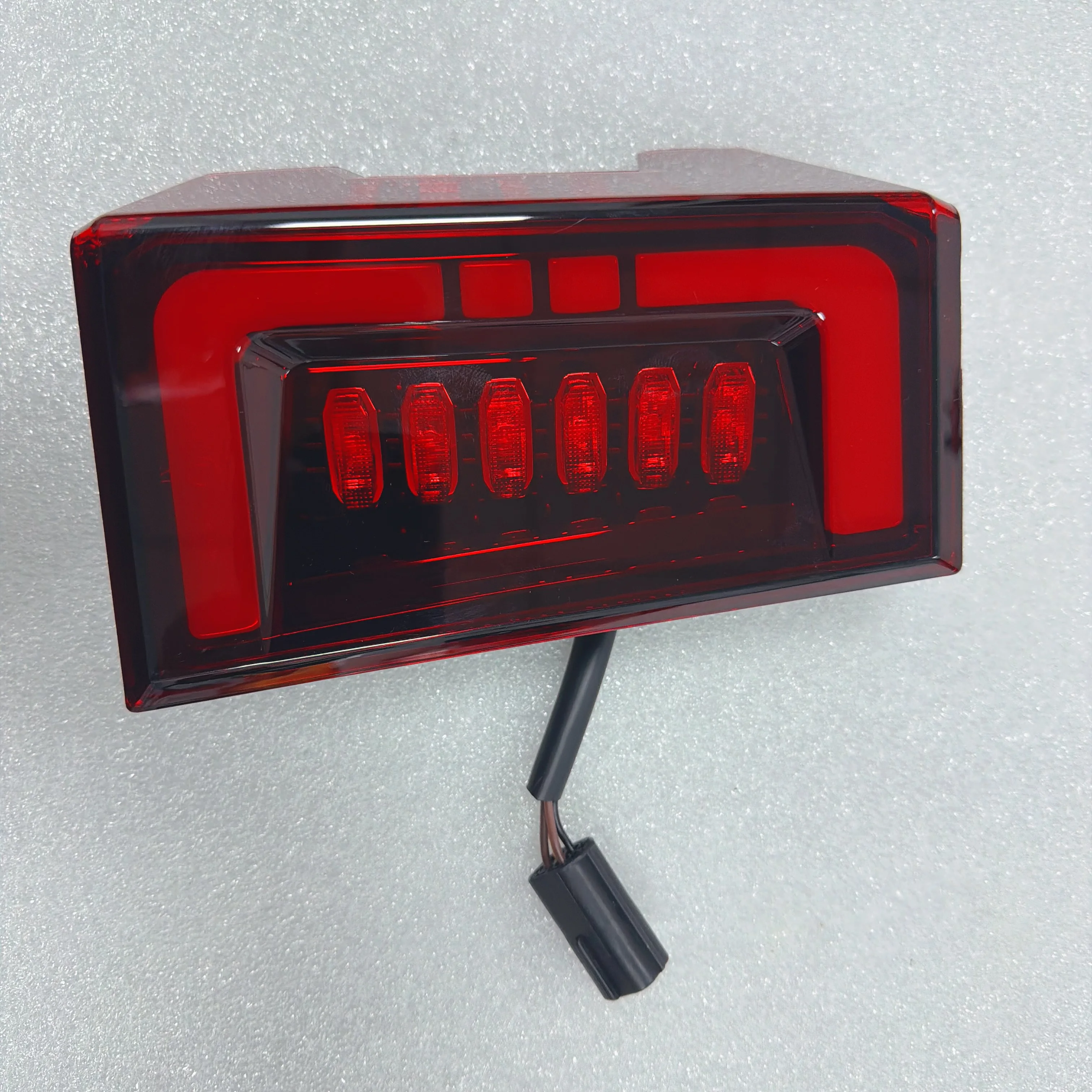 aodes-ads800-3、800-15、1000utv-3用、4芯防水プラグ付きの純正左後部ledテールライト部品（品番：16809070011）。
