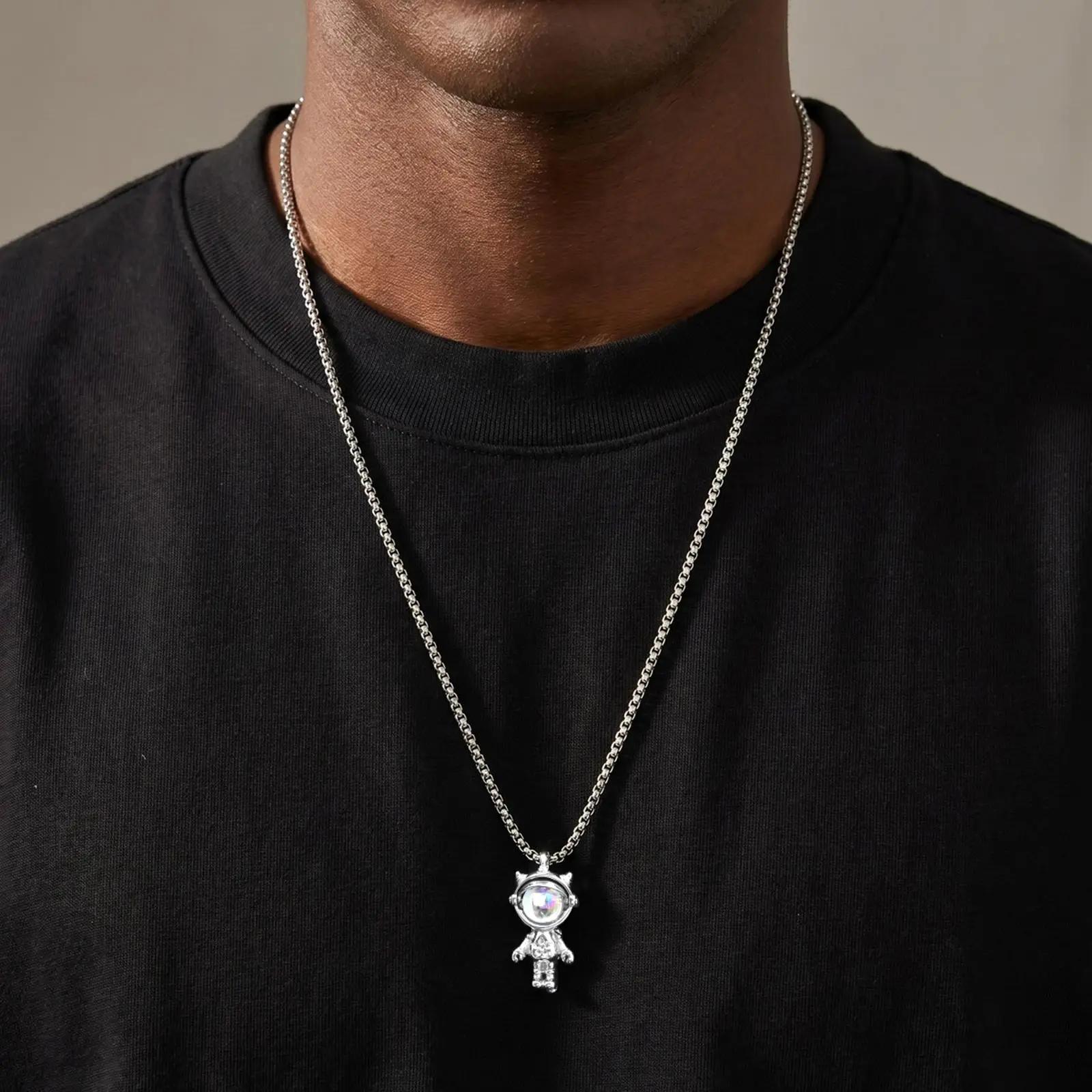 Lässige Astronauten-Anhänger-Halskette für Männer, Wasserdichte Edelstahl-Mondstein-Anhänger-Halskette, Neuer Kreativer Schmuck – Detail 1