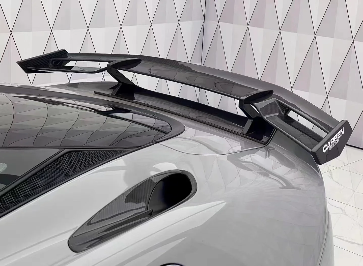 قطع غيار السيارات الكاملة لـ Mclaren GT طقم هيكل من ألياف الكربون الجافة الشفاه الأمامية Tuyere التنانير الجانبية الخلفية المفسد هود دواسة الباب