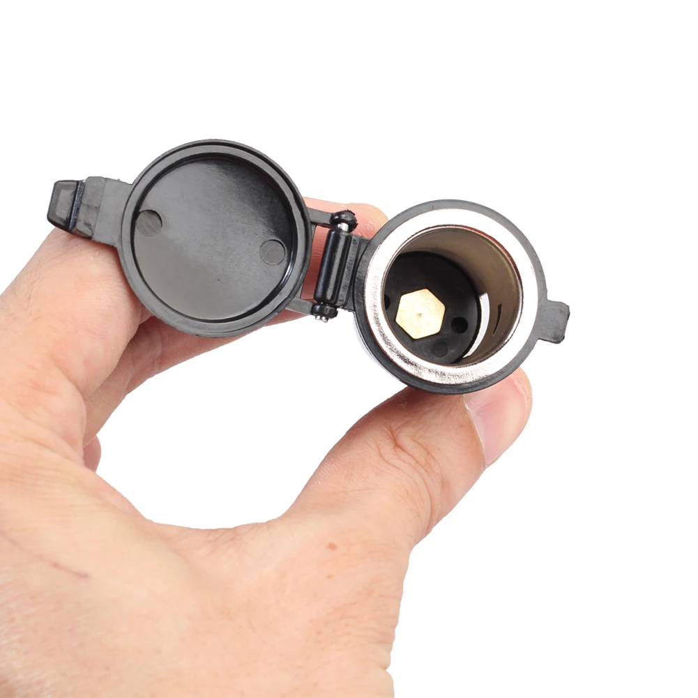 مقبس طاقة ولاعة السجائر مع غطاء مقاوم للماء مقبس إمداد طاقة ولاعة السجائر للدراجات النارية على شكل قارب جرار تلقائي