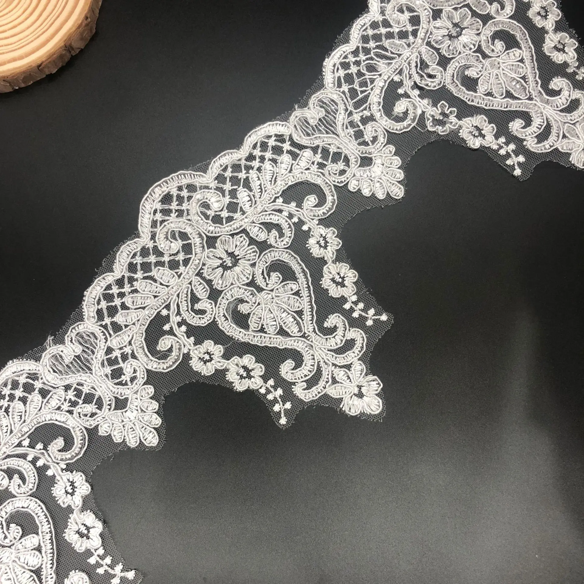 Delicate 1Yard 15cm wide Ivory Sequin Cording Fabric Flower Venise Venice Mesh Lace Trim Applique Sewing Craft for Wedding Dec.