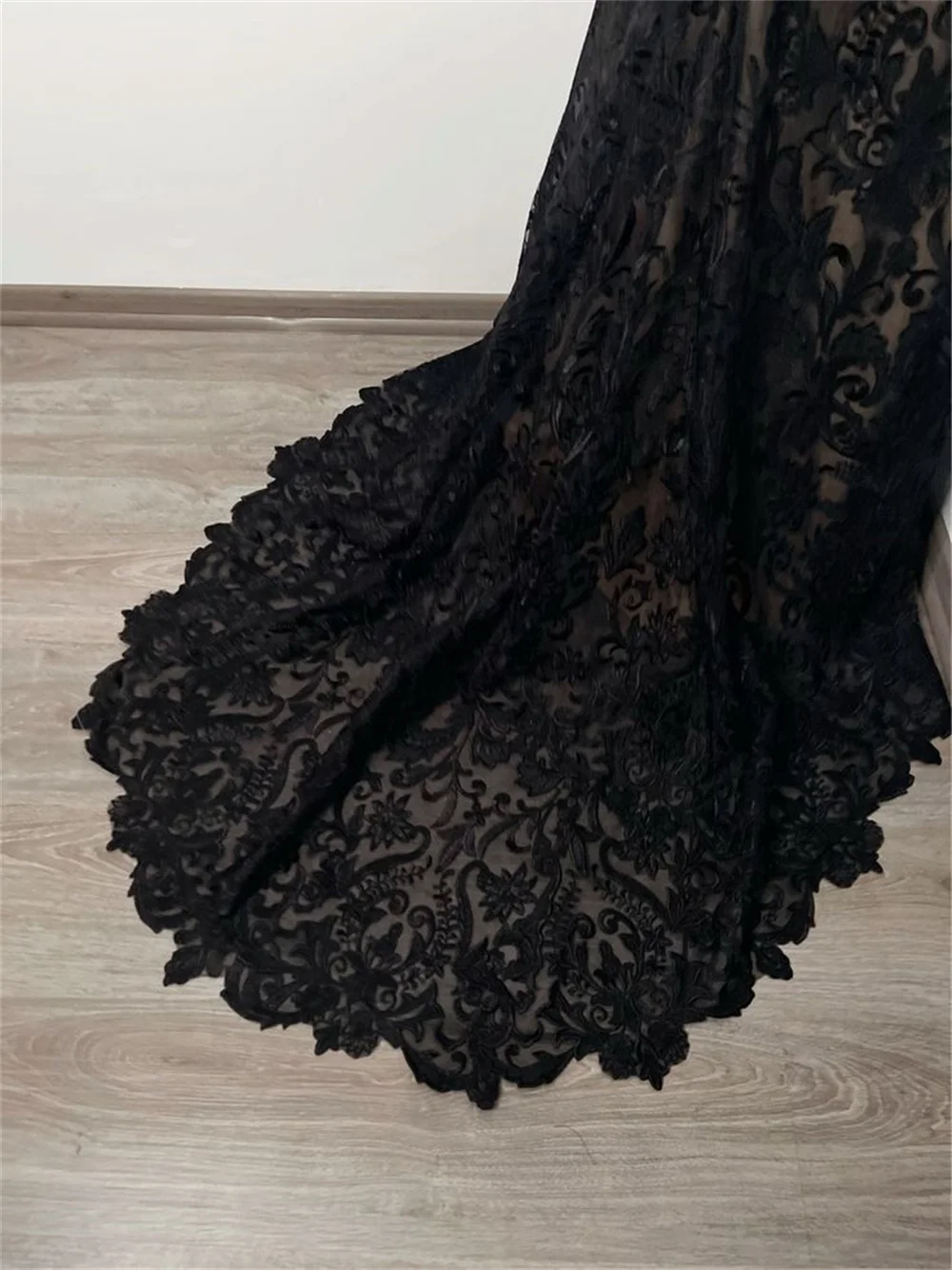 Amanda Black Lace Embroidery Tulle Prom Dress Sexy V-neck Long Sleeves فستان حفلات الزفاف Elegant Long Train vestidos de festa