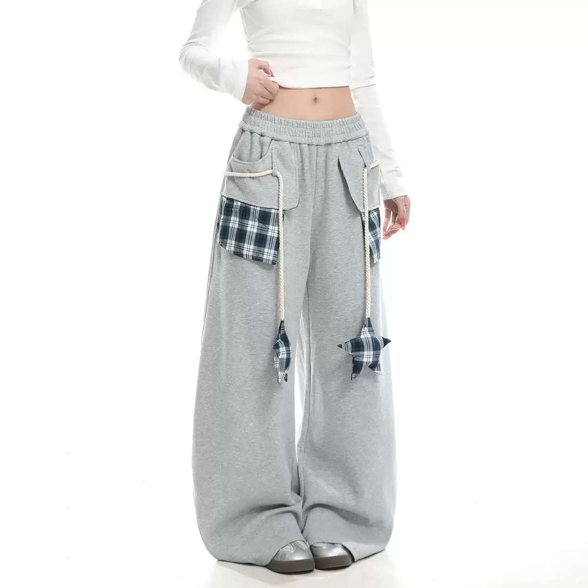 

Y2K Women's Grey Wide Leg Sports Pants with Grid Patch Bag and Hanging Star Decoration Drawstring Elastic Waist Casual Pants