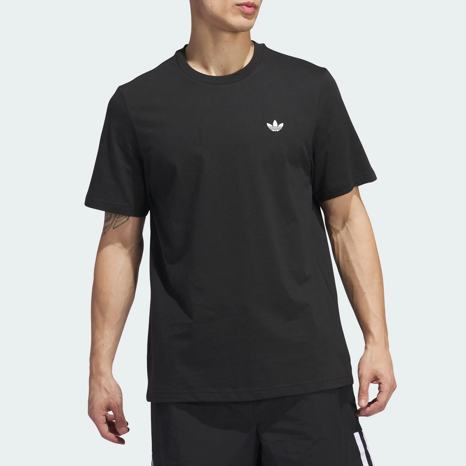 

Официальная мужская простая спортивная повседневная футболка Adidas Three Stripes с круглым вырезом Y1605