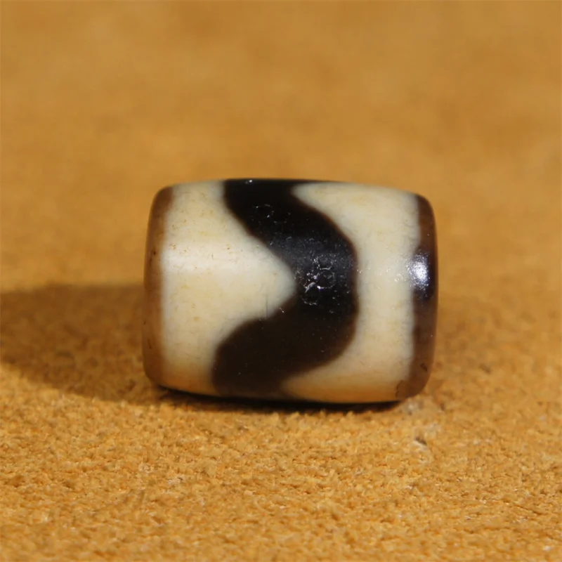 

Ancient Tibetan DZI Beads Old Agate Tiger Tooth Totem Amulet Pendant GZI 15×11mm