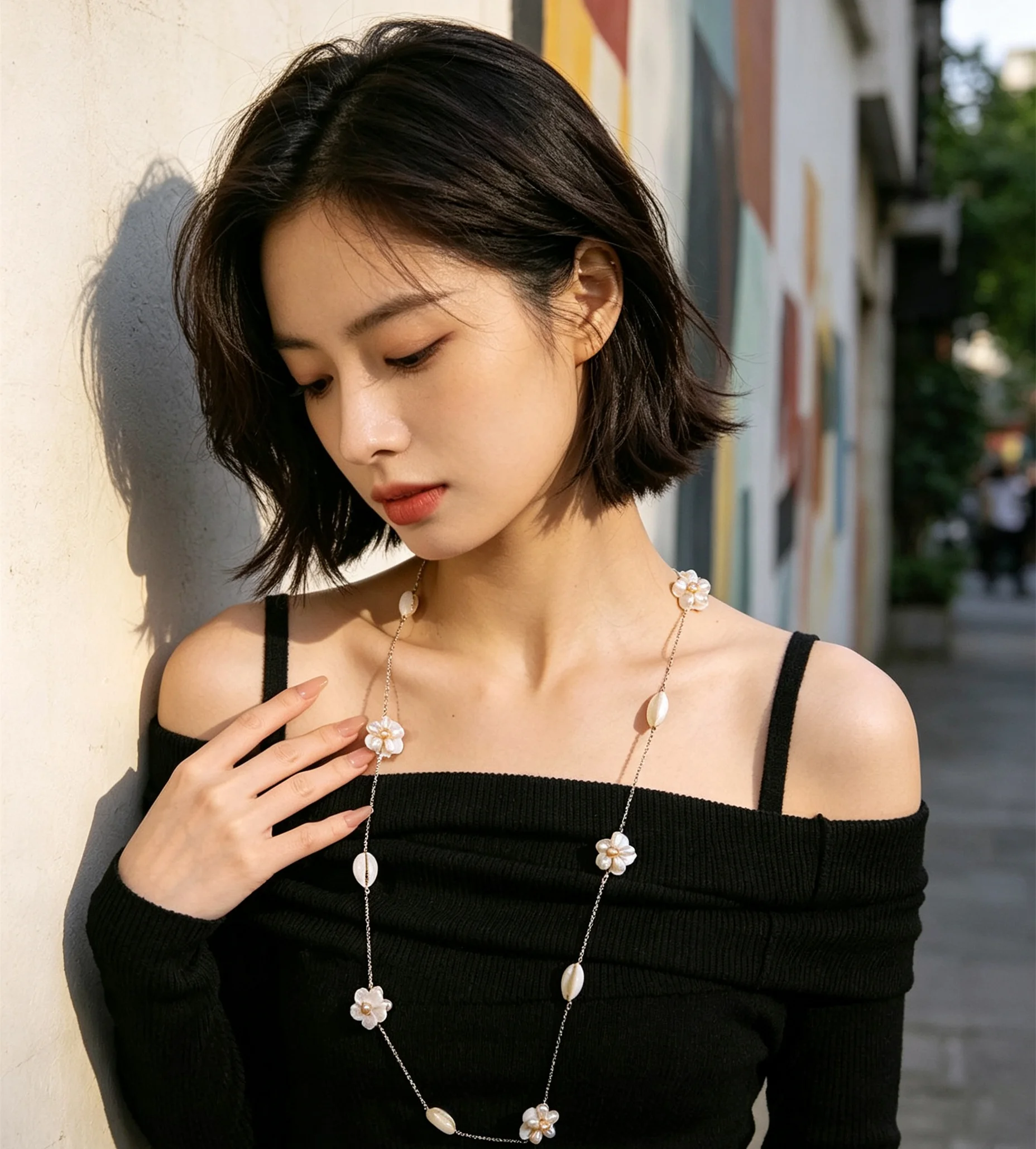 Vintage Women Long Shell Pearl Necklace Flower Beaded Neck Chain Delicate Versatile Clavicle Chain Christmas Lady Jewelry Gift