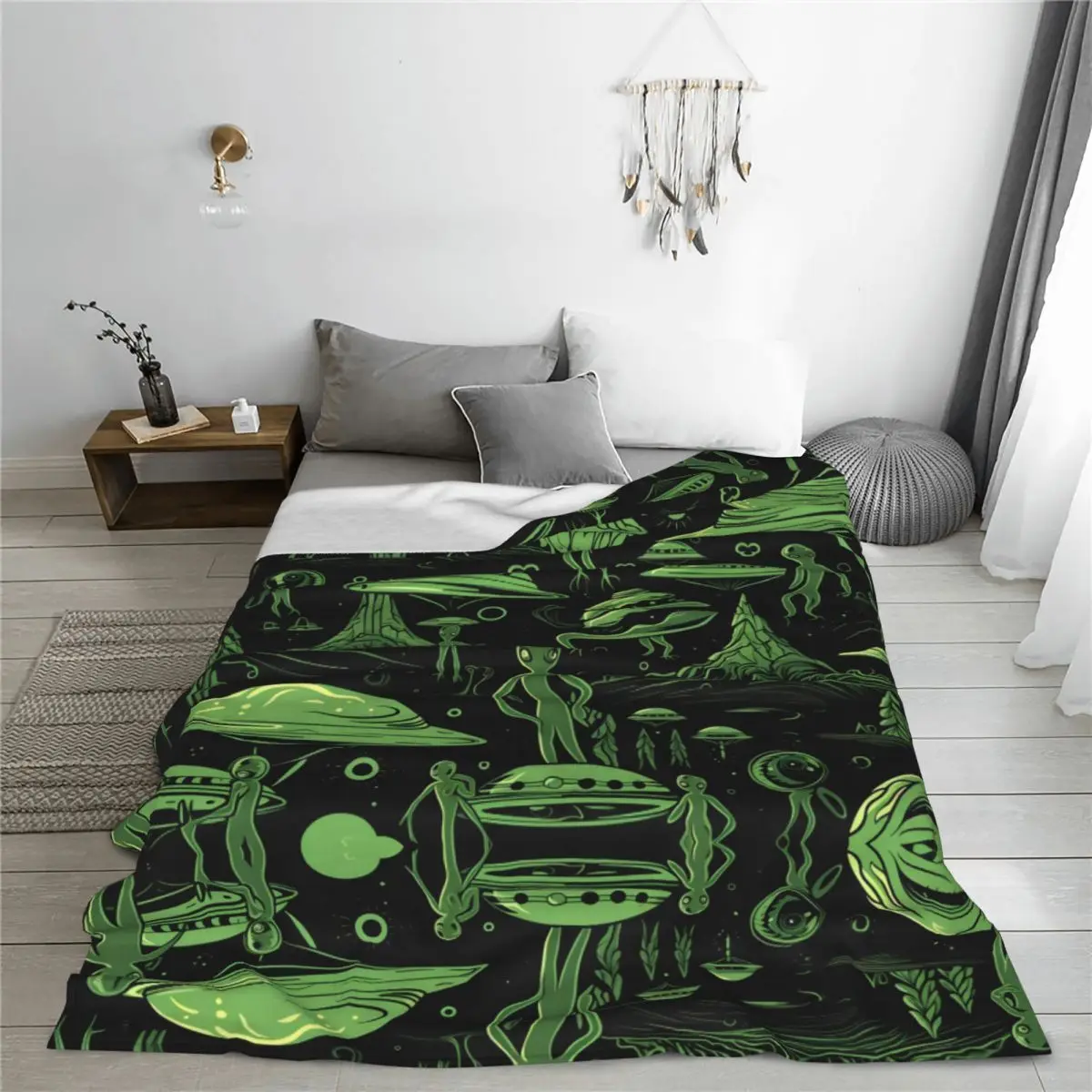 Cozy Green Alien UFO Moon Blanket Accessories Bed Decorative Throw Blanket Warm Fleece for Travel