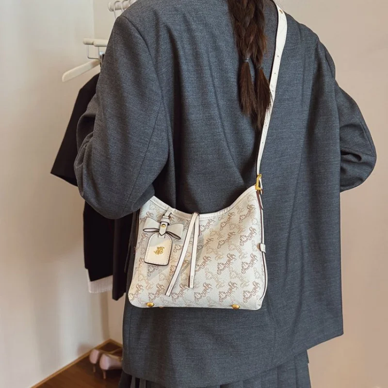 

Elegant Leather Women's Messenger Bag High-End Luxury Brand Fashionable Classic Paris Chic Hardware Daily Bag​