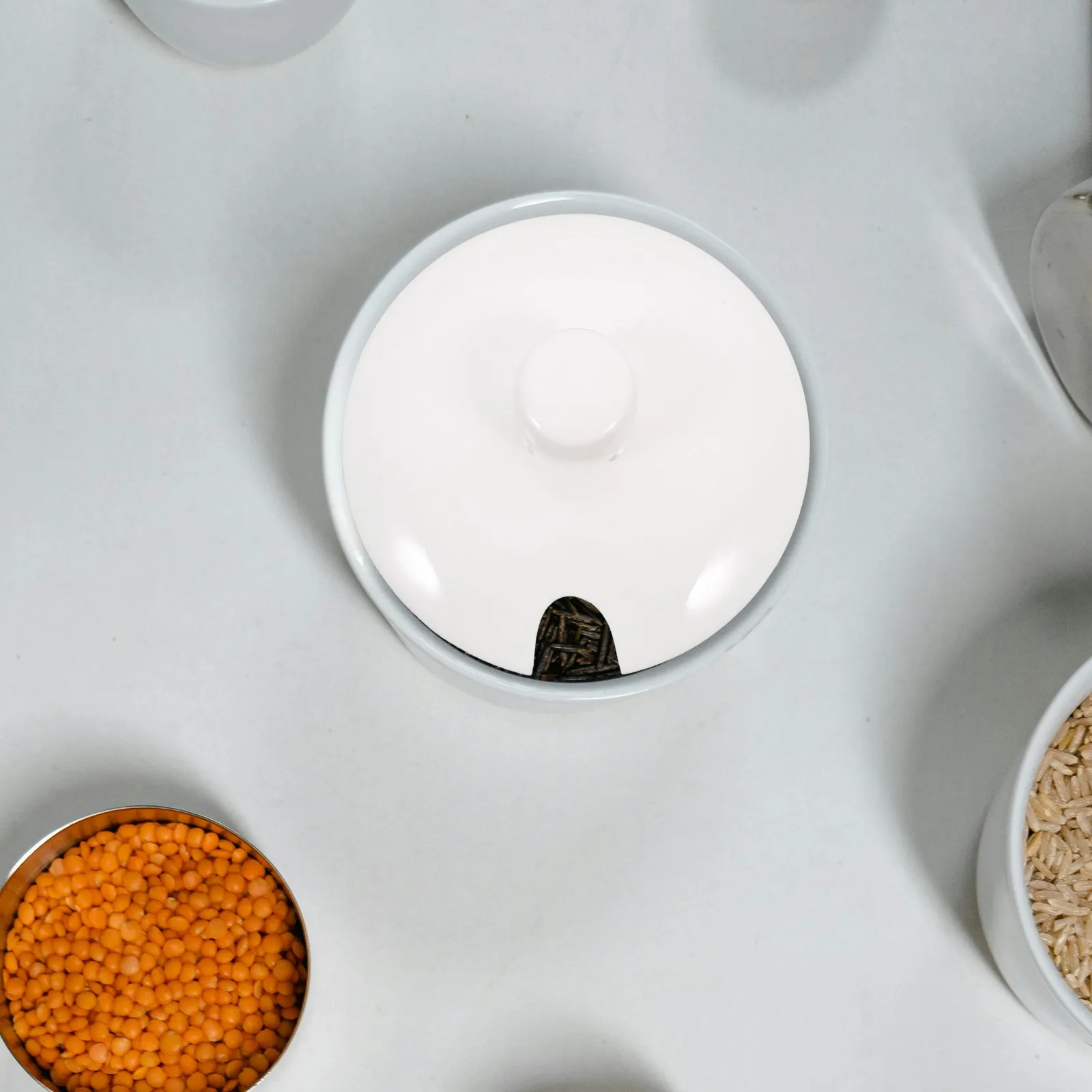 Tapa de Repuesto de Cerámica para Frascos de Condimentos, Compatible con la Mayoría de las Botellas Redondas de Especias, Diseño con Orificio para Cuchara, Decoración Elegante para la Cocina, Práctica para el Frasco