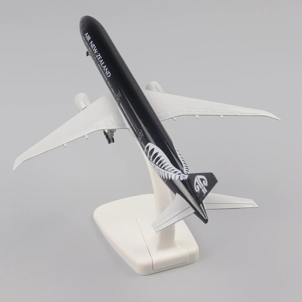 Metal Aircraft Model 20cm1:400 New Zealand Boeing777 Metal Replica With Landing Gear Alloy Material Aviation Simulation Boy Gift