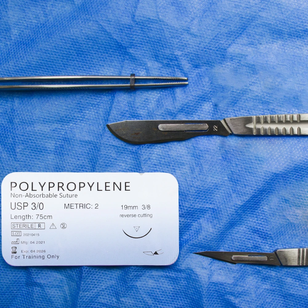 

3/0 Suture Practice Kit with Silicone Suture Practice Mat Nylon Silk Non-injured for Medical Students Education