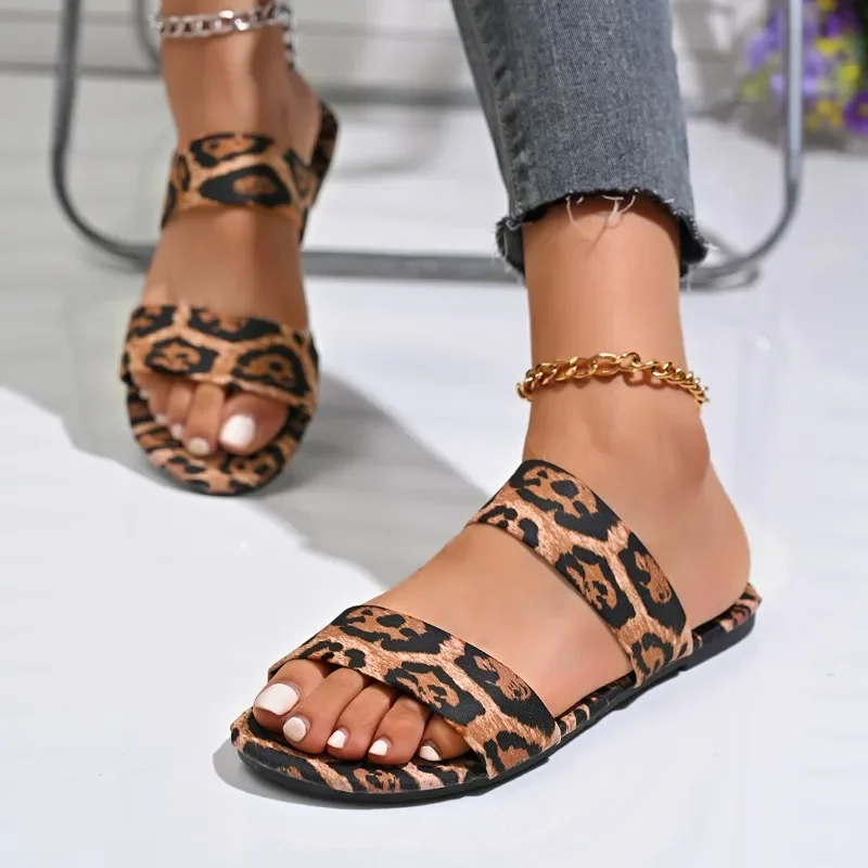 

2025 New Ladies Shoes Open Toe Women's Slippers Outdoor Daily Slippers Women Leopard Print Round Toe Flat with Plus Size Sandals