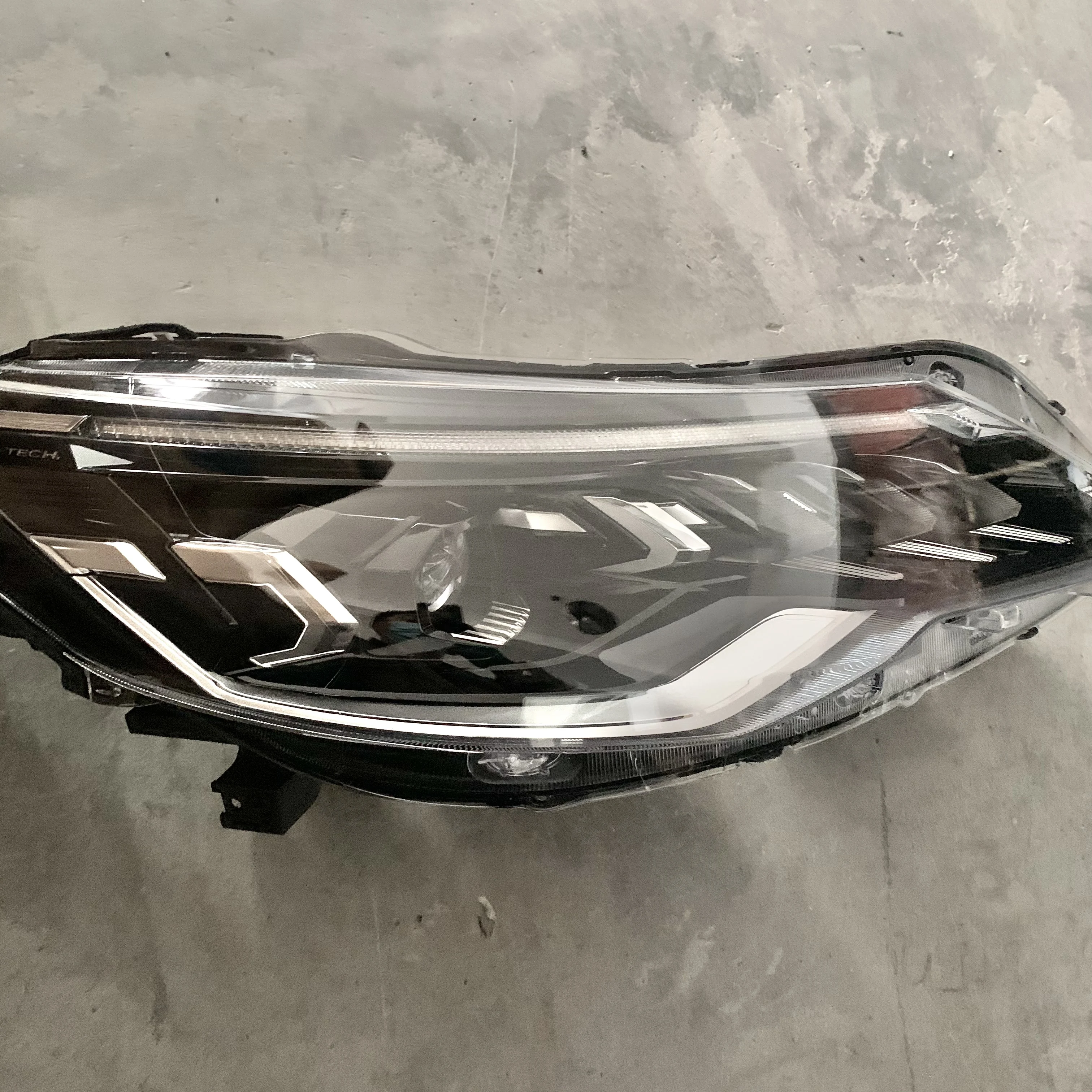 Applicable SAIC MAXUS G50 Headlight Assembly 18-25 LED Headlight Assembly MAXUS Car Parts Headlamp  Led Headlight G50 PLUS