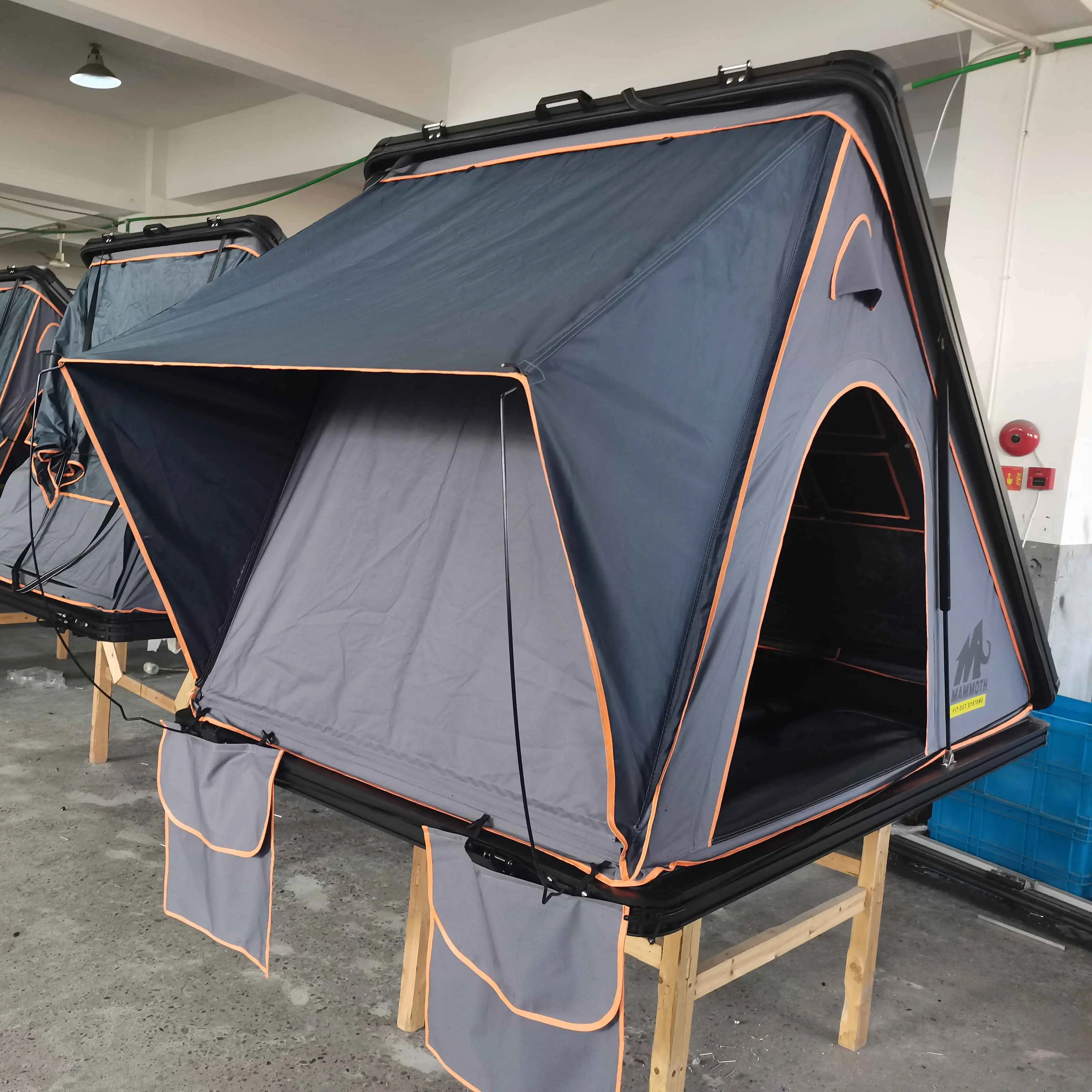

Summer Season Hard Shell Roof Top Tent Car RV 2-Person Capacity Annex Canopy Awning Straight Bracing Single Layer Polyester