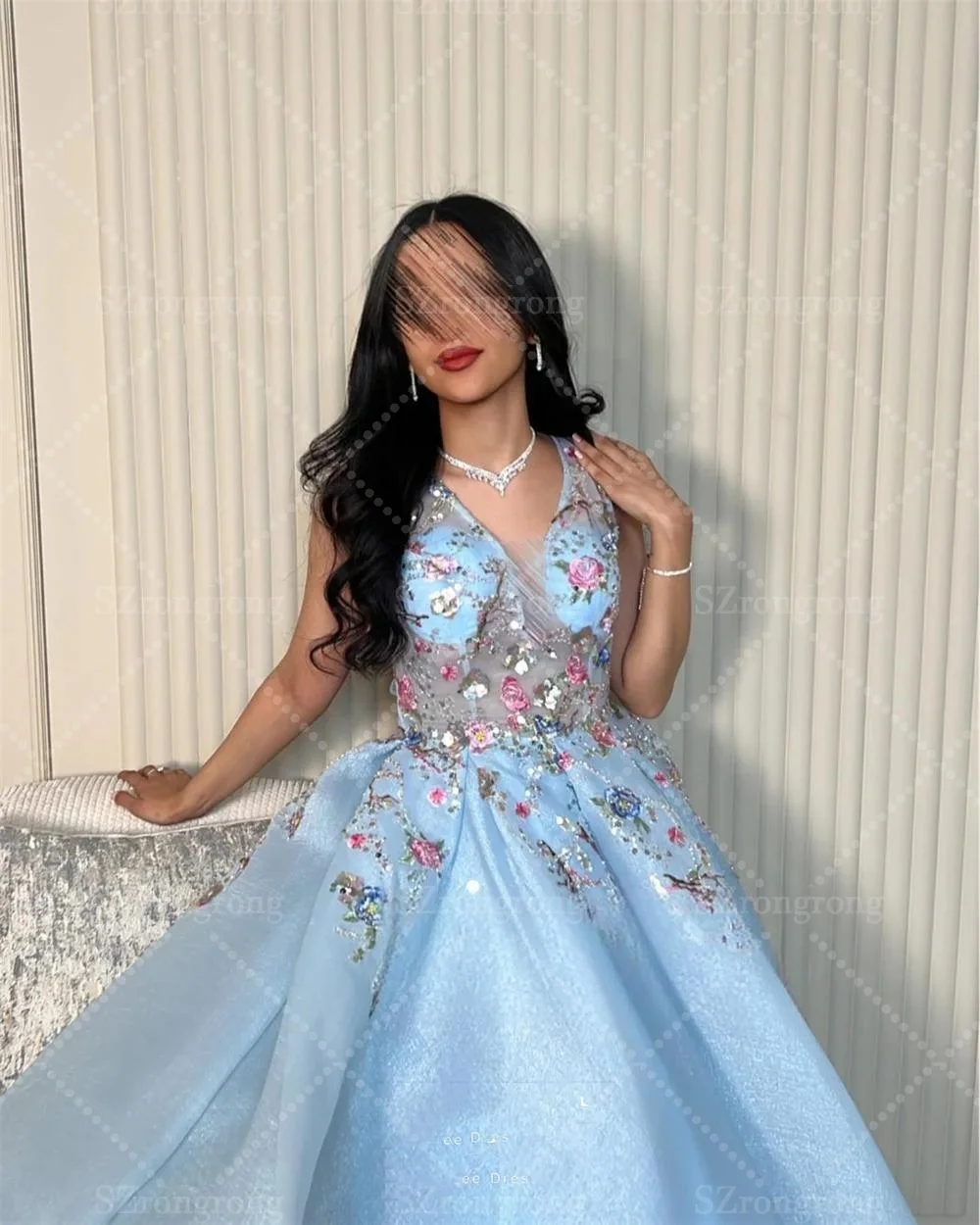 فستان سباغيتي أزرق مصنوع حسب الطلب على شكل حرف a ثلاثي الأبعاد من الدانتيل الزهري فستان عربي سعودي بدون ظهر طول الأرض ثنيات للحفلات الراقصة