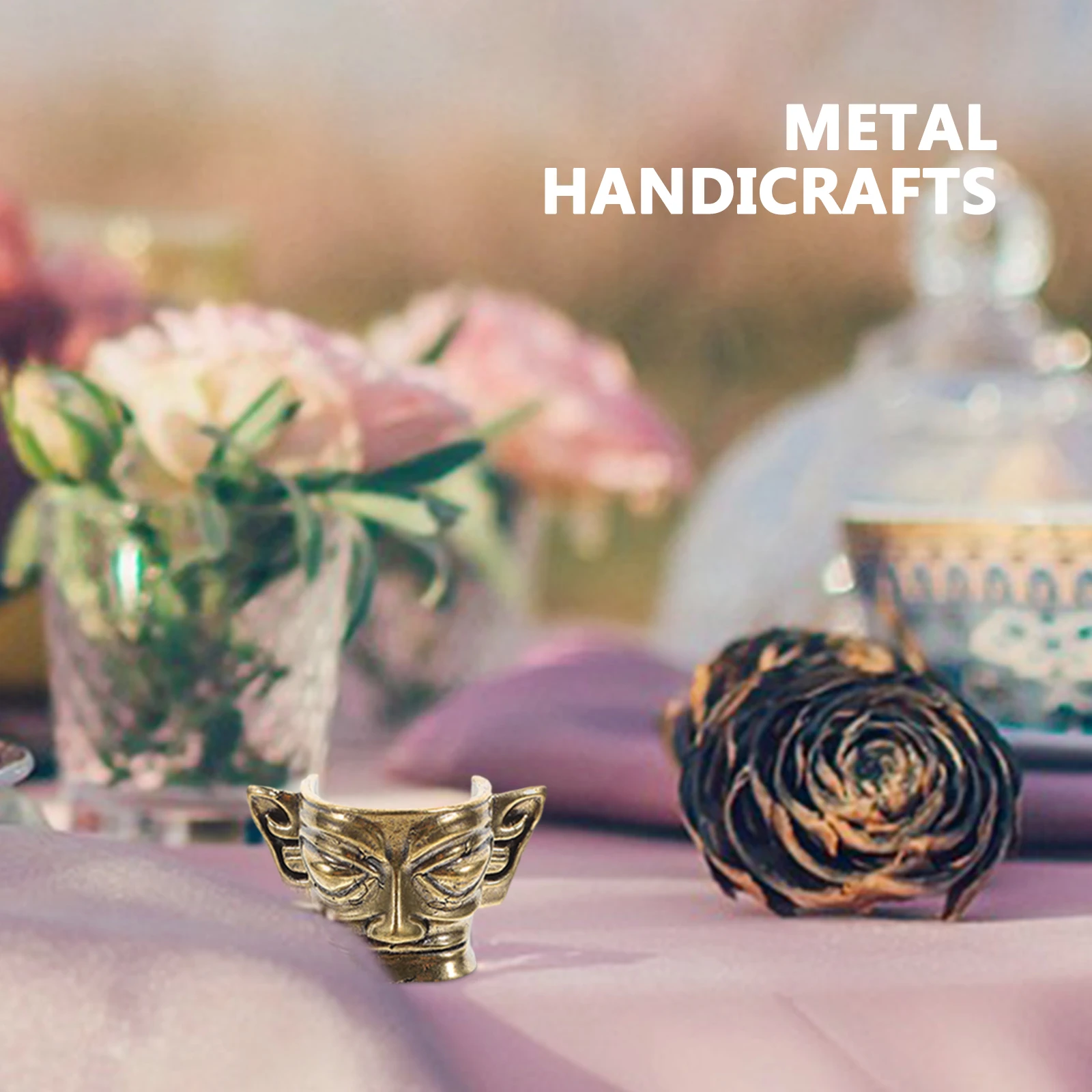 

Copper Sanxingdui Mask Desk Ornament Exquisite Brass Tea Pet for Kung Fu Tea Set Traditional Chinese Room Decor Accessory