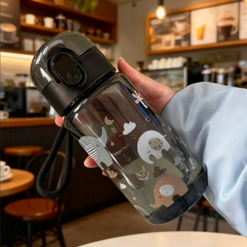 Butelka na wodę dla dzieci na lato, plastikowa butelka do picia dla uczniów, 550 ml, sportowa butelka na wodę, przenośna, odporna na upadki i szczelna.