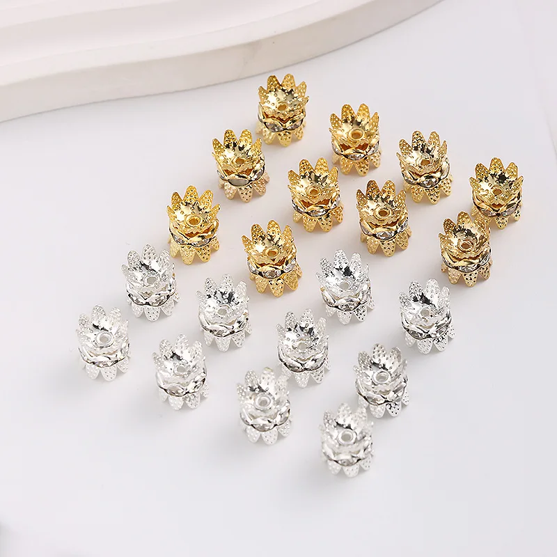 50 piezas de cuentas espaciadoras con forma de flor y perlas, con acabado en hierro, oro y plata, para la creación de collares, pulseras, pendientes y horquillas.