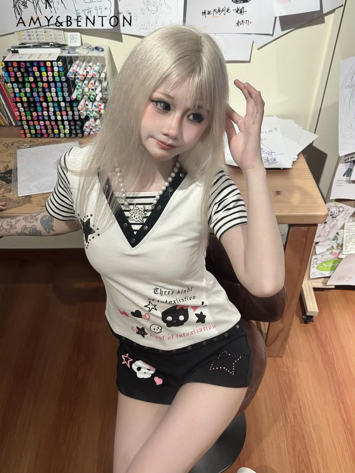 

Новая летняя белая футболка 2026 года в японском субкультурном стиле Soft Girl с буквенным принтом, укороченная, приталенная, в полоску, с лоскутными вставками, с коротким рукавом