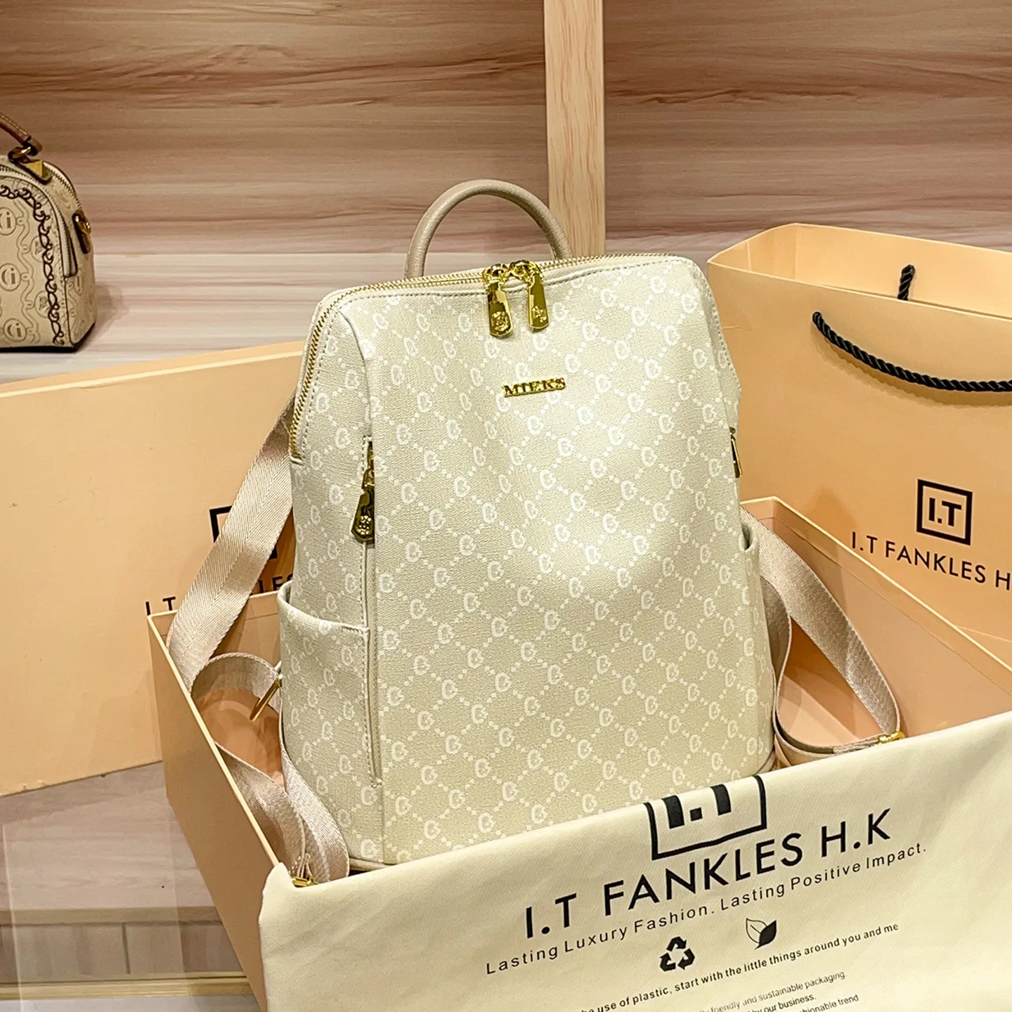 

Large Capacity Travel Backpack, Durable Hiking Backpack with Laptop Compartment, Anti-Theft Waterproof Rucksack for Men Women