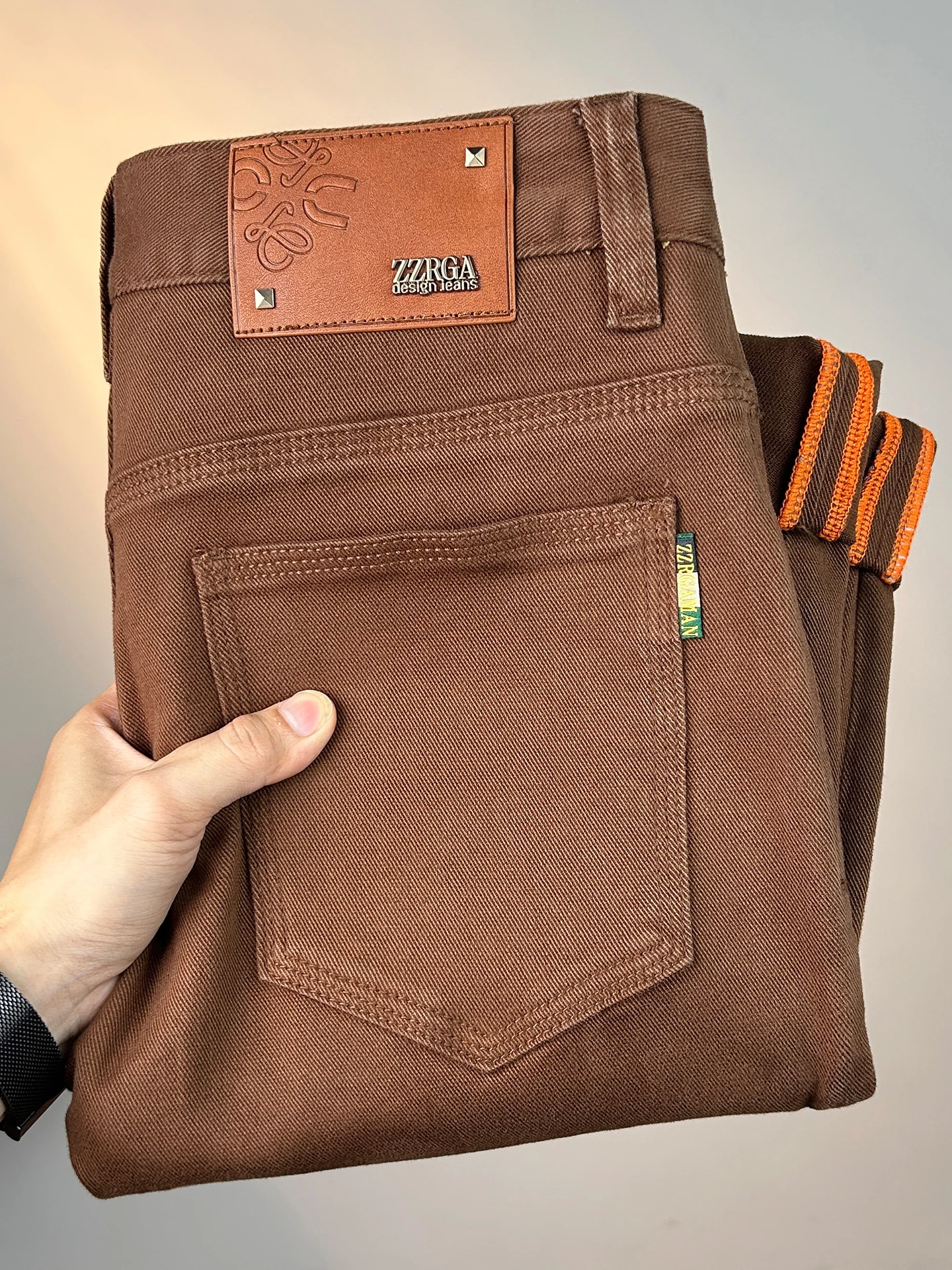 

Мужские приталенные джинсы прямого кроя из эластичного коричневого хлопкового стрейч-денима, средняя посадка, на молнии, повседневные, модные, из Гонконга