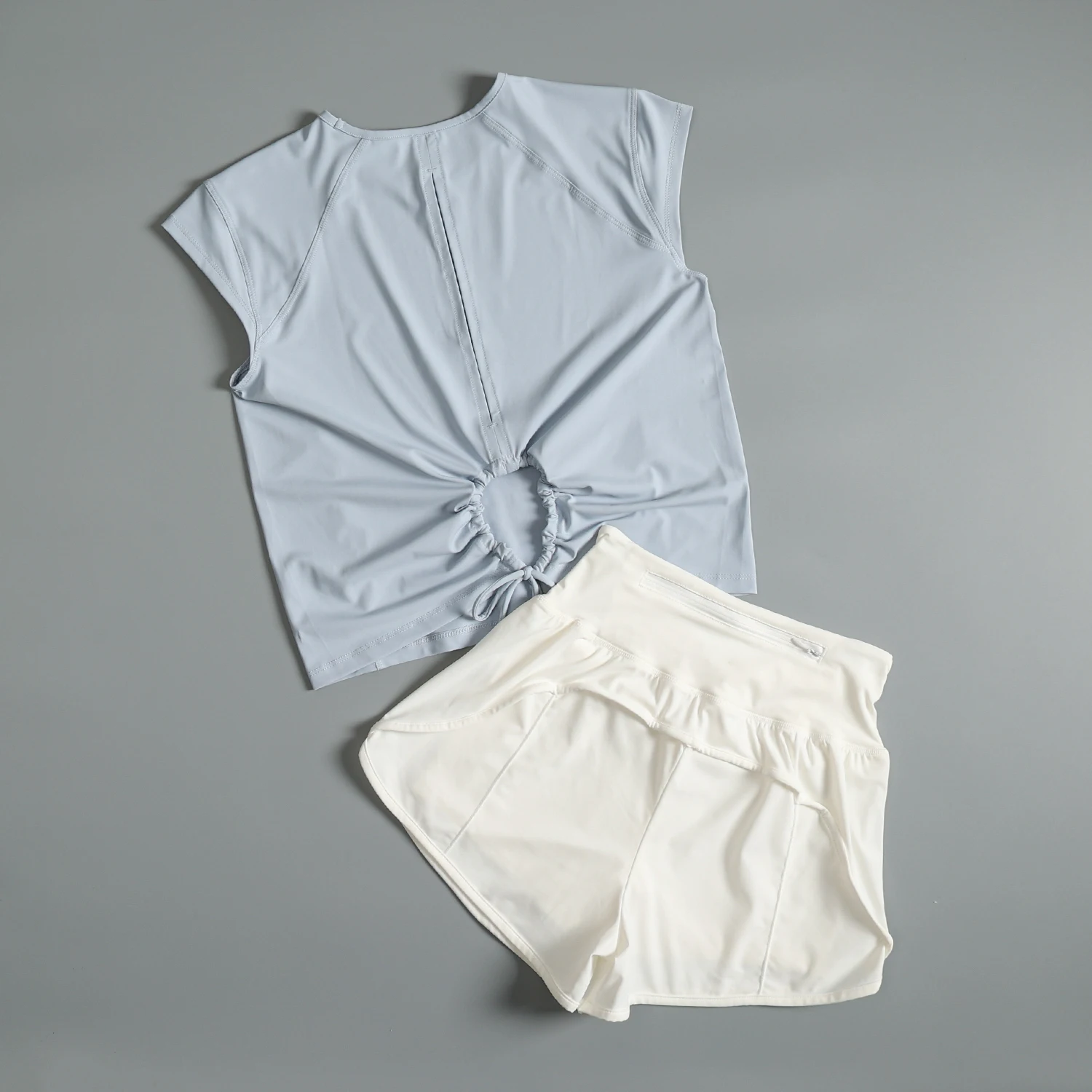 Traje de entrenamiento para correr para mujer en verano, traje de yoga de Pilates suelto y transpirable, pantalones cortos finos de secado rápido para ejercicio y fitness