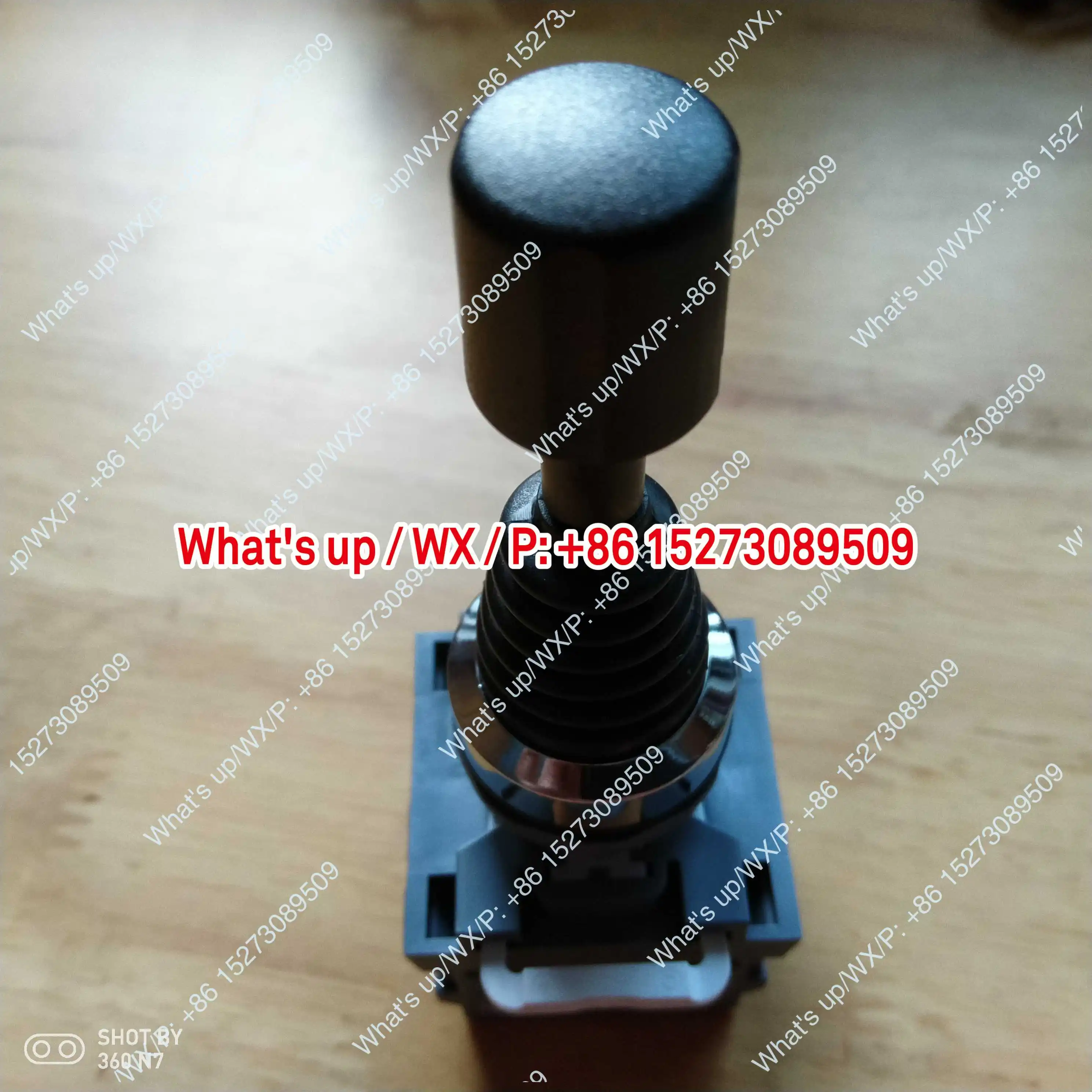 MJS6-60B cross rocker switch (upper, lower, left and right) with 4 MCB-10 self resetting metal front rings
