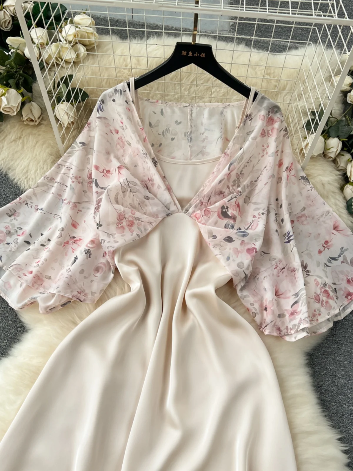 Spring and Summer New French Style Temperament Dress Women's Design Fake Two-Piece Floral Shawl Stitching Satin