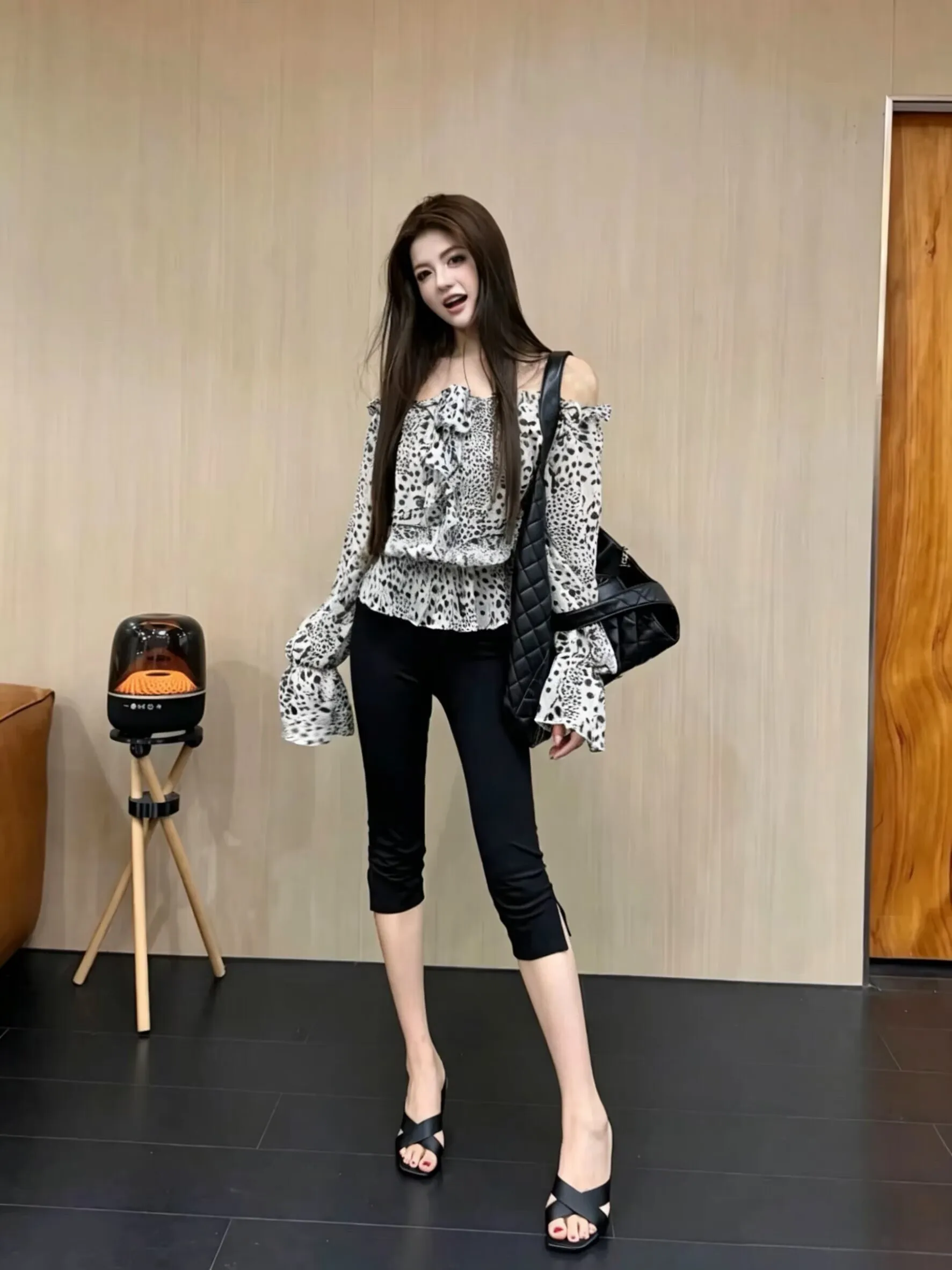 

Slim Fit High Waist Capri Pants Women's Elastic Slit Design Plump Hip Cotton Stretch Denim Spring Season Girls' Fashion