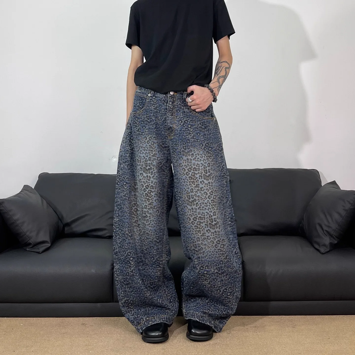 

Мужские свободные прямые джинсы в стиле ретро в американском стиле с леопардовым принтом и изогнутыми лезвиями, потертые повседневные джинсы в стиле ретро с низкой талией на молнии