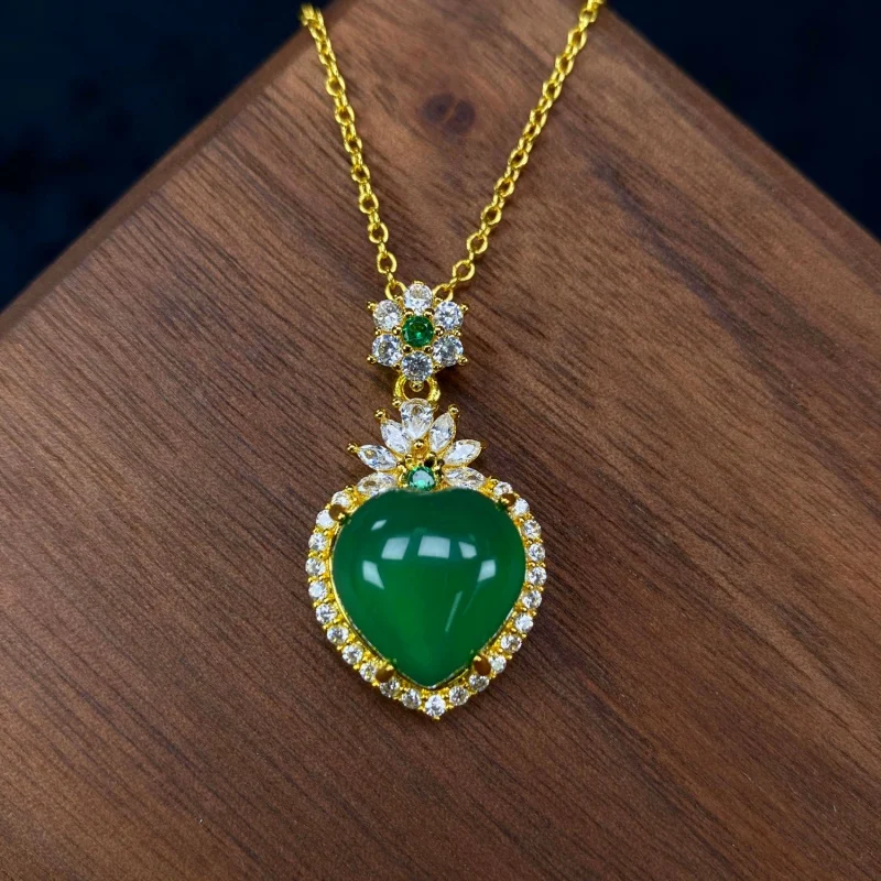 Natural jade necklace women, comparable jadeite, with a bright green agate heart-shaped cabochon pendant, clavicle chain