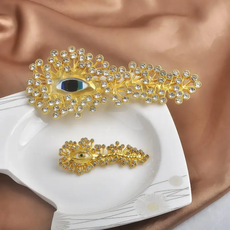 Boho Style Rhinestone Eye-Shaped Brooch for Women Pretty Lapel Pin Durable Suit Scarf Buckle for Outdoor Gathering Wear