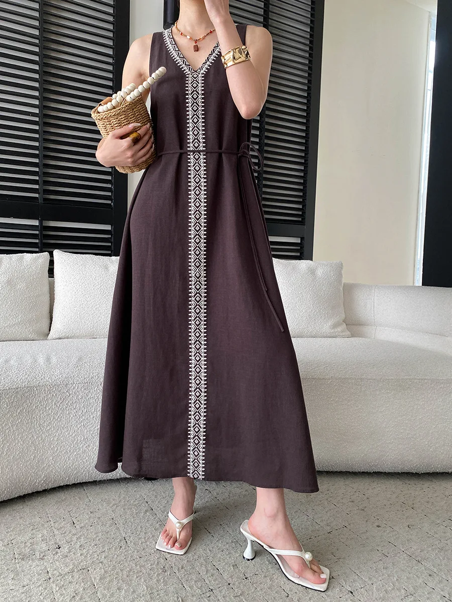 Frühlings- und Sommerkleid für Damen, lässig, einfarbig, V-Ausschnitt, Bohemian-Stil, bestickter Bund, ärmellos – Detail 3