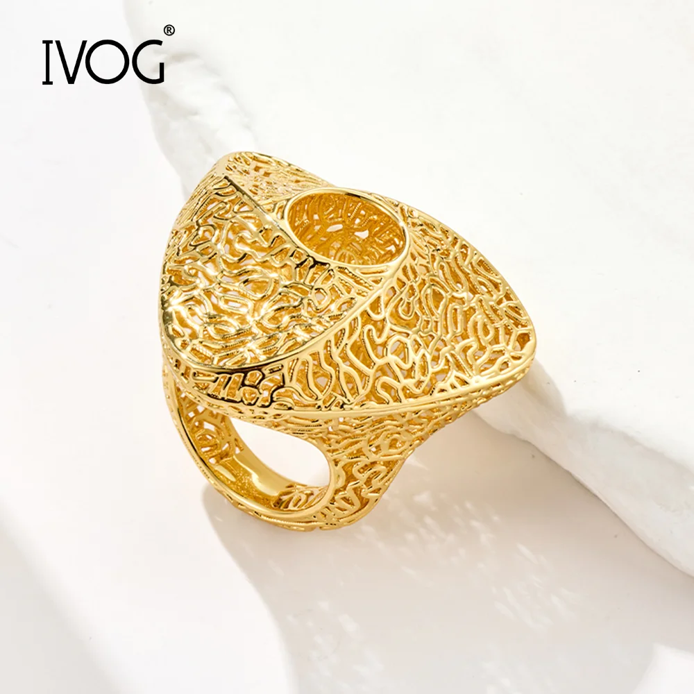 IVOG Women Brass Triangle‑Shape Hollow Filigree Wide Band Statement Ring Vintage Jewelry for Daily Party Holiday Gift Ornament