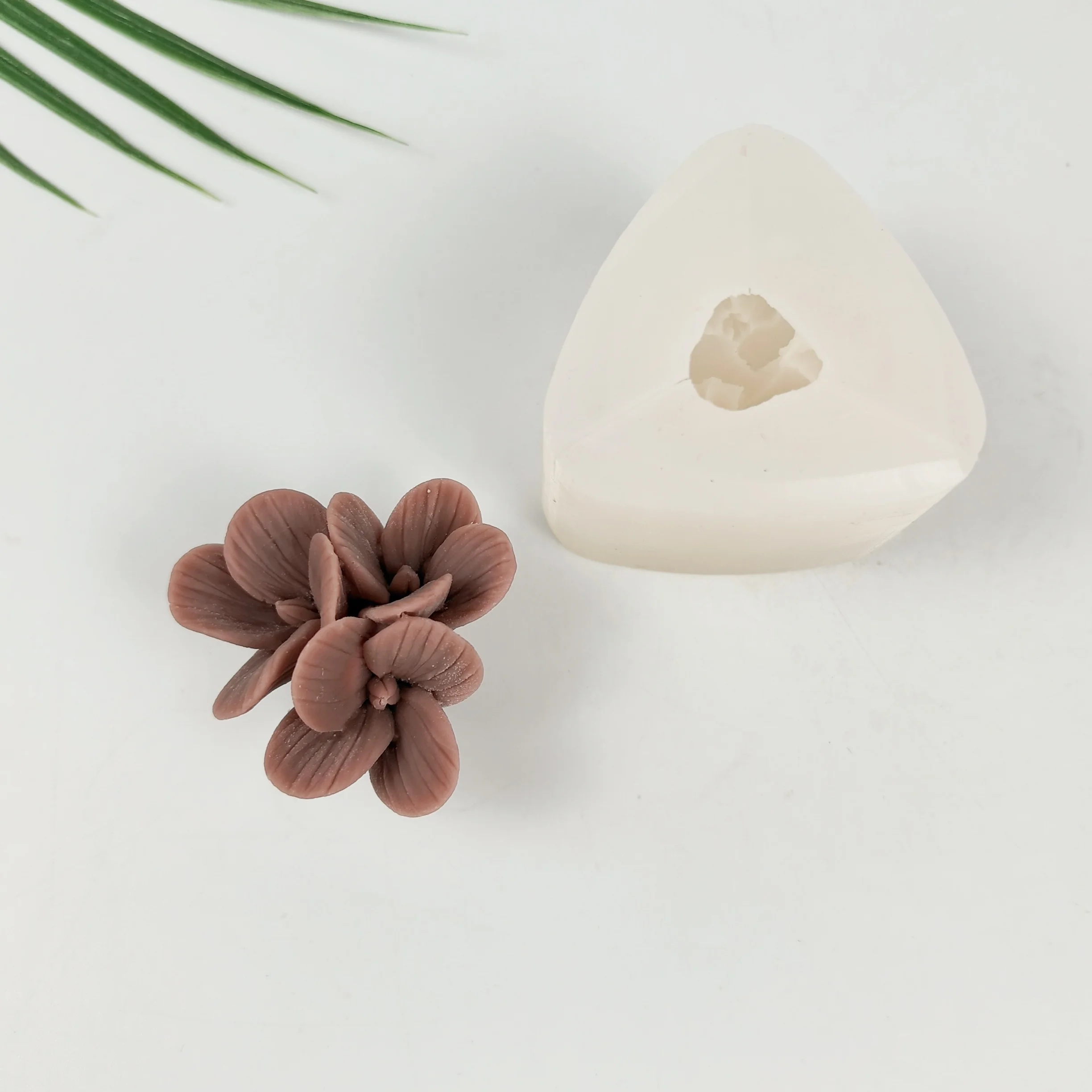 قالب شمع على شكل زهور كوبية ثلاثية الأبعاد مصنوع يدويًا من صابون الزهور قالب من السيليكون قالب من السيليكون على شكل صابون مستلزمات الصابون