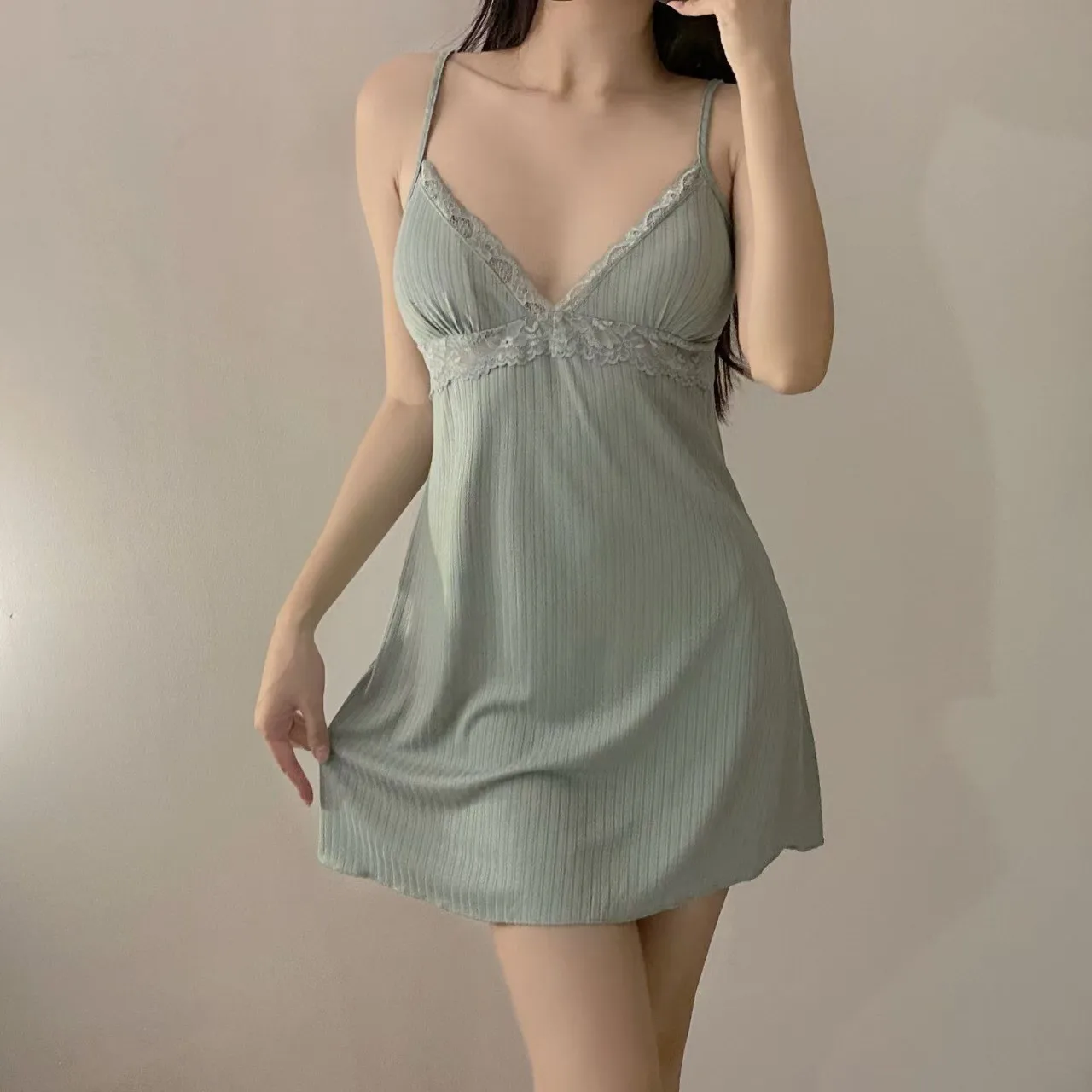 Geripptes Strick-Cami-Kleid für Damen mit Spitzenbesatz, V-Ausschnitt, Spaghettiträgern, Mini-Slip-Nachthemd, Loungewear, lässiges Y2K-Sommer-Schlafkleid, weich