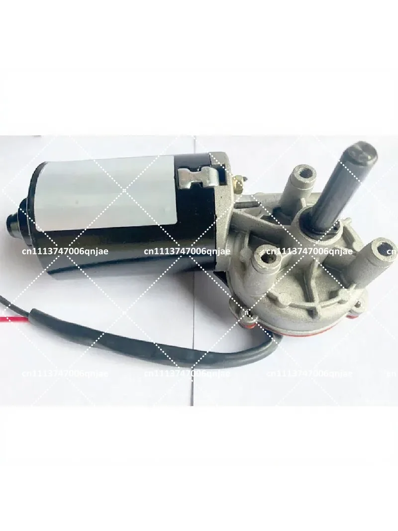 Worm gear reducer motor, copper turbine, plastic worm gear above 80 turns to the right D axis