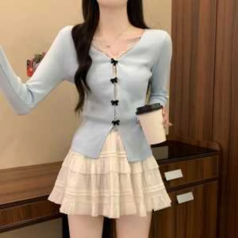 

Gentle and Pure Lusty Bottoming Lace Spliced Sweater with Bow Decoration Knitted V-neck for Age-reducing Inner Wear