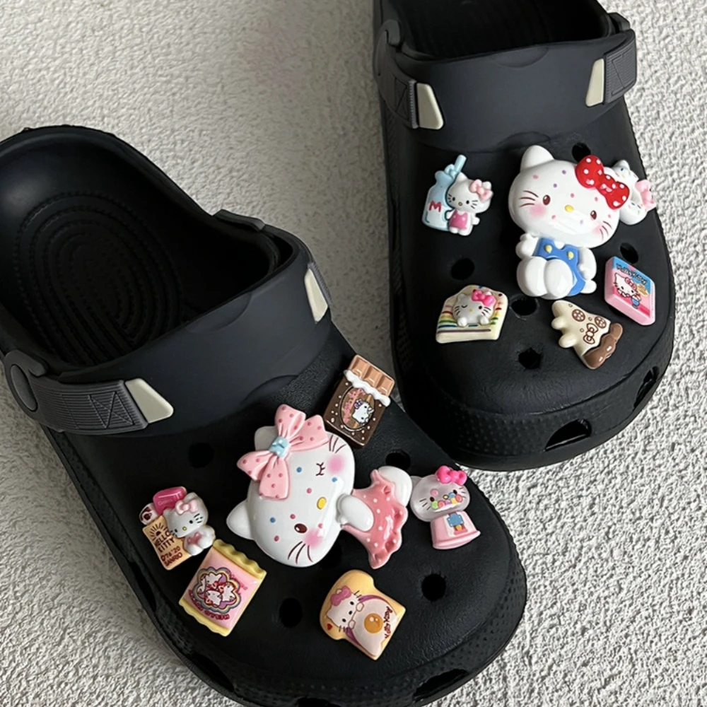 MINISO sepatu kartun Hello Kitty Pink aksesoris sepatu Resin 3D pesona Strip pedas sandal musim panas mode lucu bakiak gesper sepatu