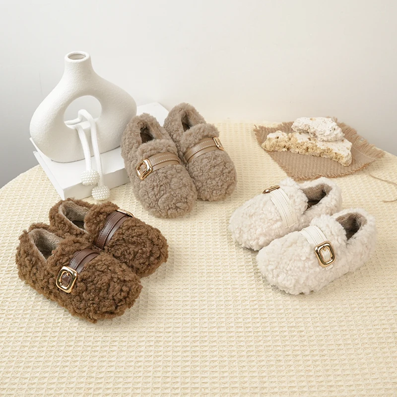 

Детские мокасины, замшевые теплые туфли на плоской подошве в корейском стиле для девочек, новая зимняя детская повседневная обувь с мягкой подошвой 2025, однотонная нескользящая обувь