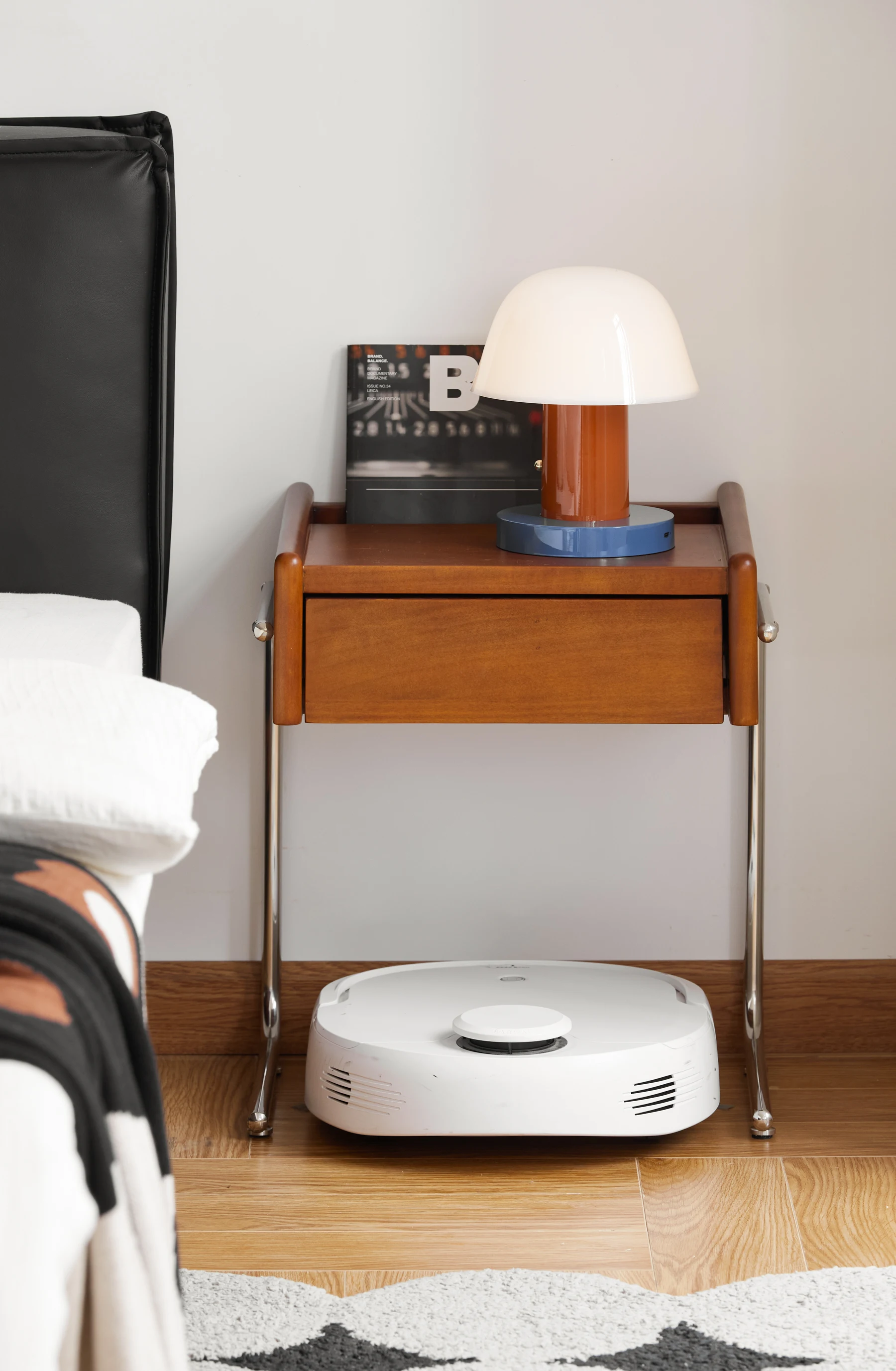 MUU Italy Style Modern Nightstand with Drawer Solid Wood  Eco-Friendly Durable Bedside Table for Apartment & Hotel Bedroom