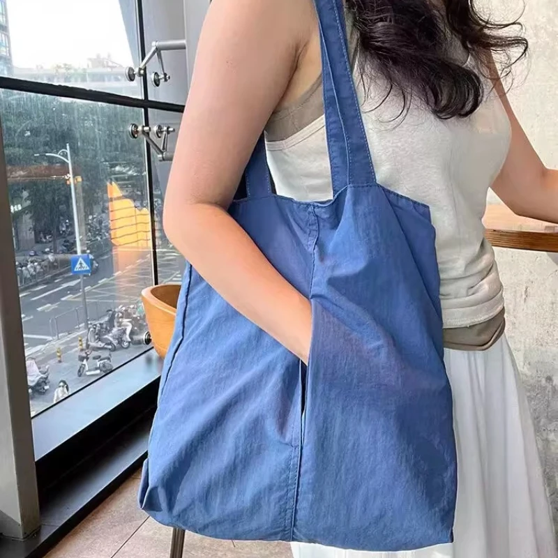 

Простая нейлоновая тканевая сумка для женщин, модная легкая сумка через плечо большой вместимости, однотонная универсальная сумка-тоут для поездок на работу